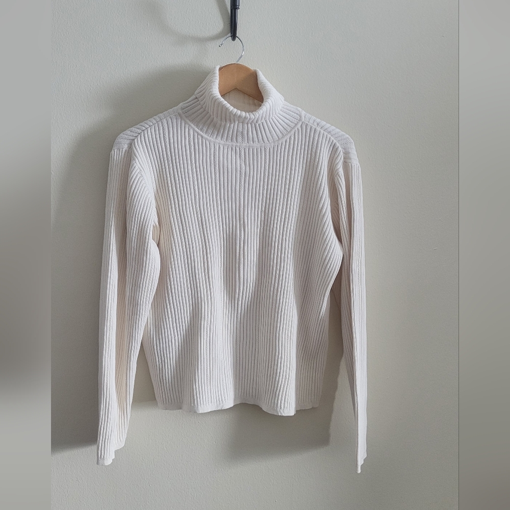 Liz Claiborne Cream Ribbed Turtleneck Sweater
